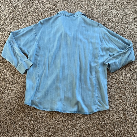 Lot of 2 Vineyard Vines button down shirts - Picture 8 of 8